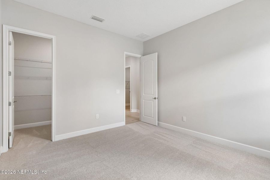 Spacious, unfurnished interior of a new home in Sandy Ridge, Yulee (Image 22).