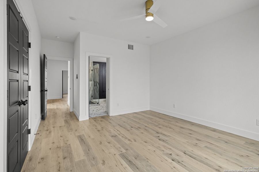 Spacious, unfurnished interior of a new home in , San Antonio (Image 48).