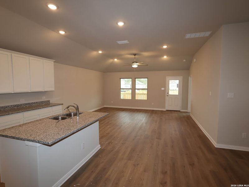 Spacious, unfurnished interior of a new home in Agave, San Antonio (Image 14).