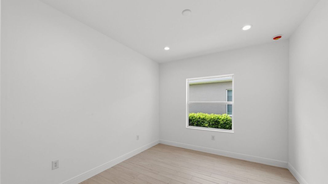 Spacious, unfurnished interior of a new home in Verandah, Fort Myers (Image 26).
