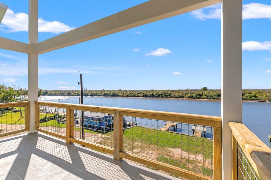 Exterior details and patio area of a home in , Matagorda (Image 3).