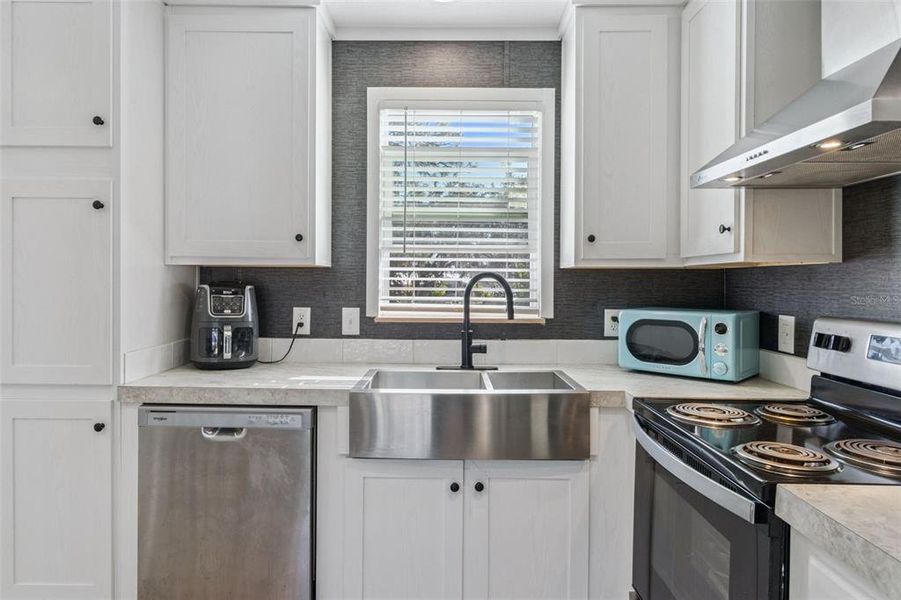Furnished interior view inside a new home in , Avon Park (Image 9).