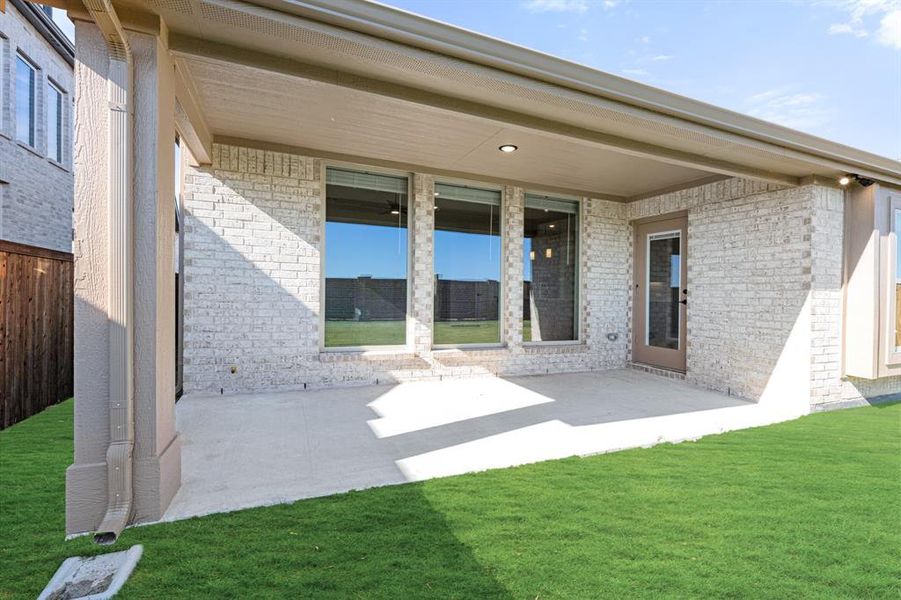 Exterior details and patio area of a home in Sonoma Verde, McLendon-Chisholm (Image 22).