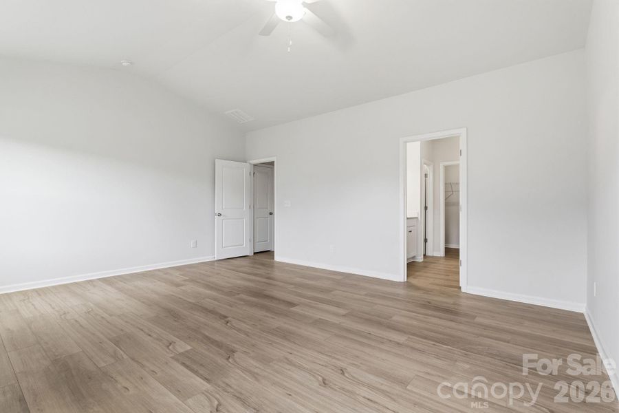 Spacious, unfurnished interior of a new home in Piper Creek, Newton (Image 20).