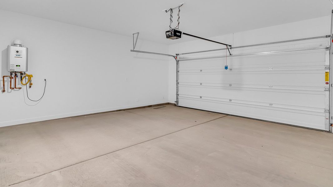 Spacious, unfurnished interior of a new home in The Oasis at Rocking K, Vail (Image 46).