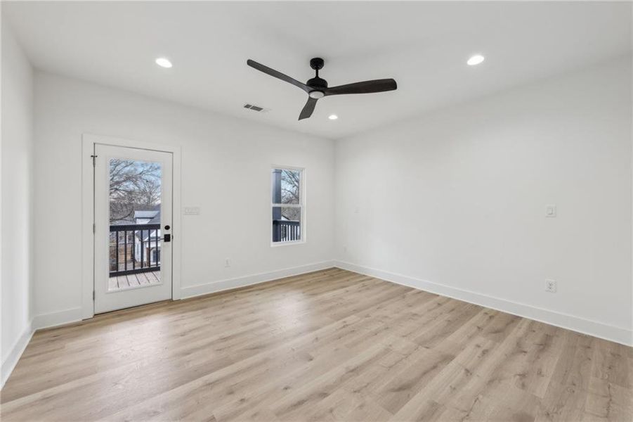 Spacious, unfurnished interior of a new home in , Atlanta (Image 20).
