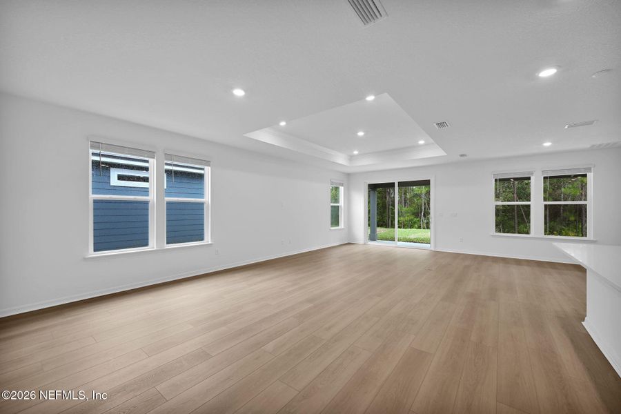 Spacious, unfurnished interior of a new home in Hyland Trail, Green Cove Springs (Image 13).
