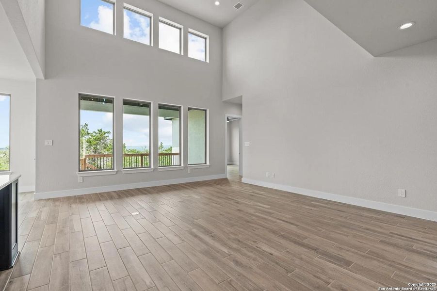 Spacious, unfurnished interior of a new home in Esperanza - 70', Boerne (Image 23).