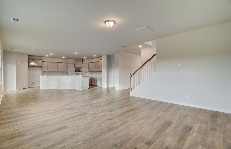Spacious, unfurnished interior of a new home in Sweetgrass at Summers Corner, Summerville (Image 10).