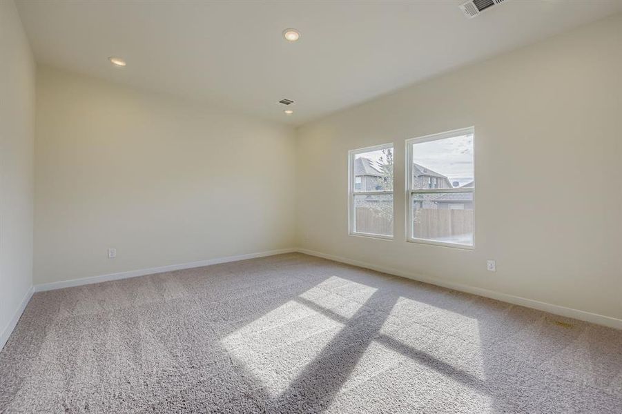 Spacious, unfurnished interior of a new home in MiraVerde, Crowley (Image 27).