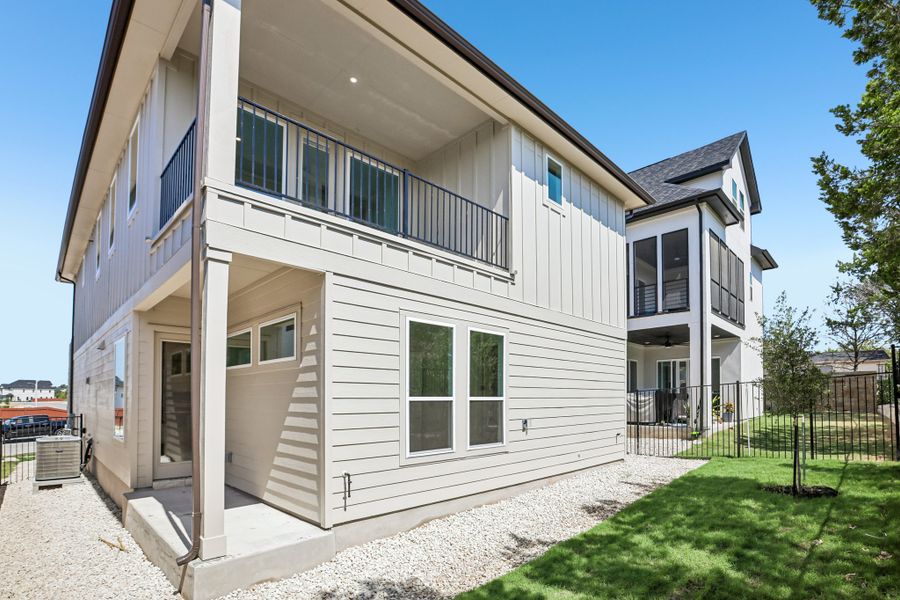 Exterior details and patio area of a home in Foxfield, Austin (Image 20).