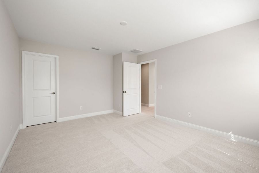 Spacious, unfurnished interior of a new home in Waterways, Richmond Hill (Image 60).
