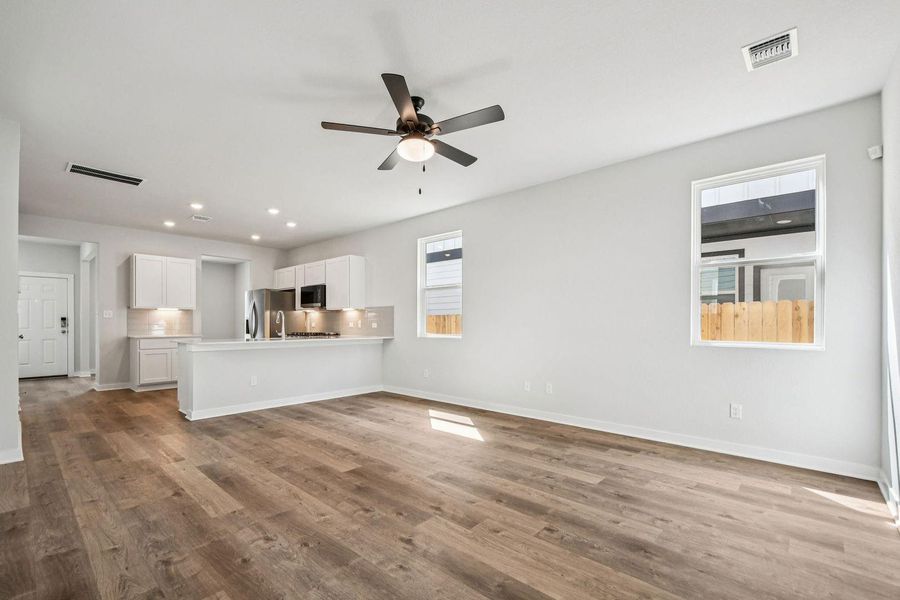 Spacious, unfurnished interior of a new home in Avery Centre, Round Rock (Image 22).