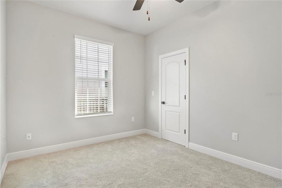 Spacious, unfurnished interior of a new home in Reunion Village, Kissimmee (Image 20).