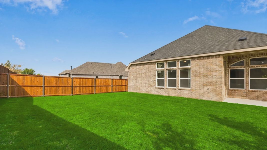 Exterior details and patio area of a home in Thompson Farms, Van Alstyne (Image 23).