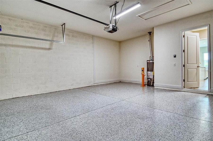 Spacious, unfurnished interior of a new home in Canoe Creek, Parrish (Image 28).