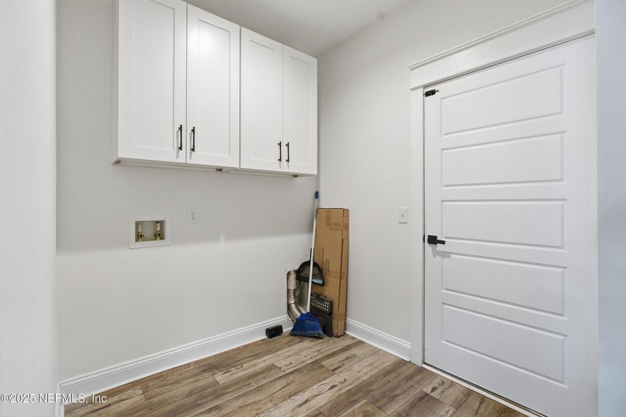 Spacious, unfurnished interior of a new home in , Florahome (Image 21).