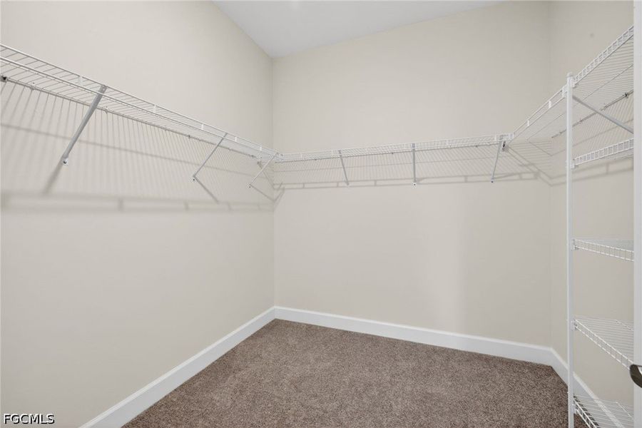 Spacious, unfurnished interior of a new home in Cape Coral, Cape Coral (Image 18).