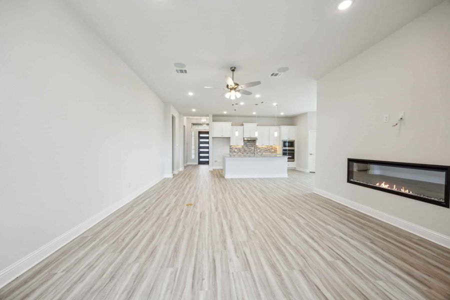 Spacious, unfurnished interior of a new home in Summer Crest, Fort Worth (Image 15). Spacious, unfurnished interior of a new home in Summer Crest, Fort Worth (Image 15).
