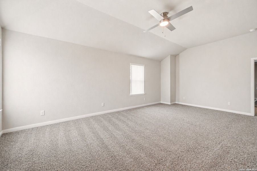 Spacious, unfurnished interior of a new home in Winding Brook, San Antonio (Image 23).