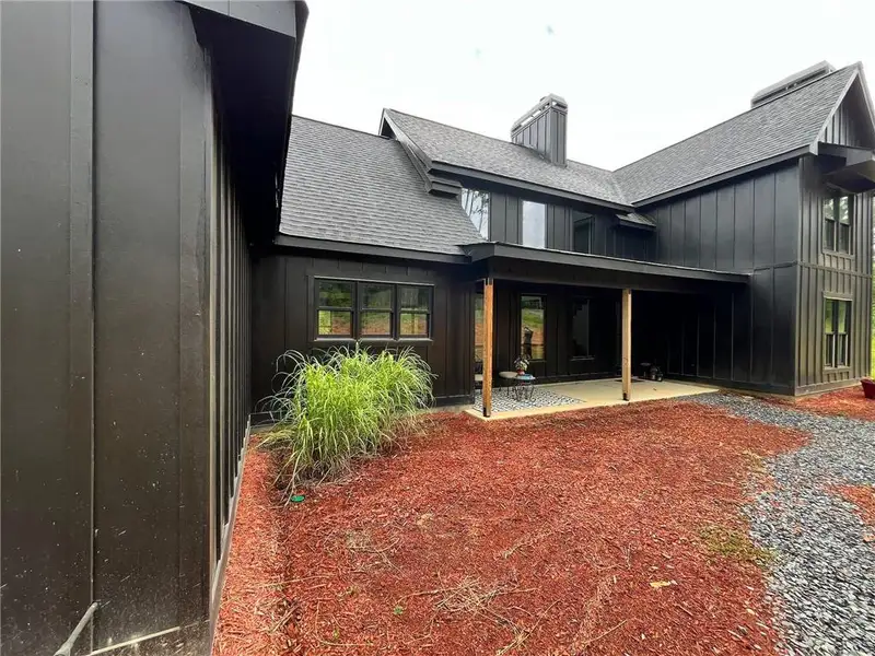 Exterior details and patio area of a home in , Aragon (Image 3).