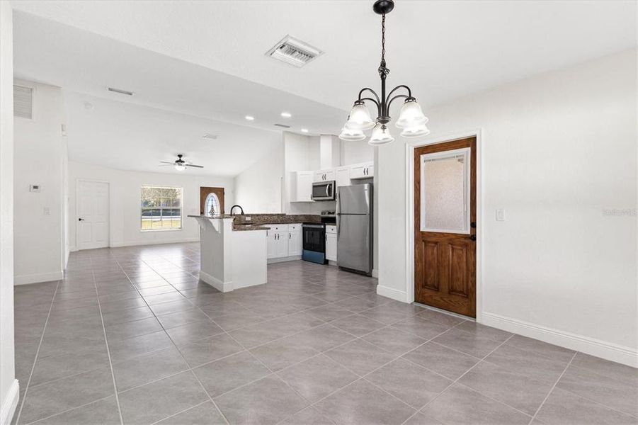 Spacious, unfurnished interior of a new home in , Summerfield (Image 14).