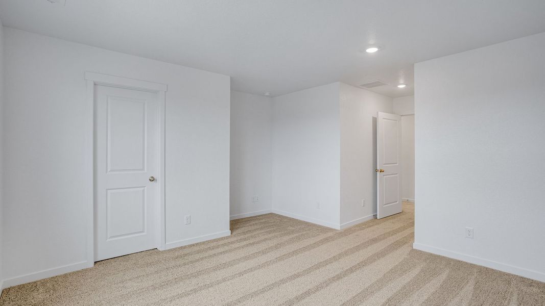 Spacious, unfurnished interior of a new home in Tailholt, Severance (Image 21).