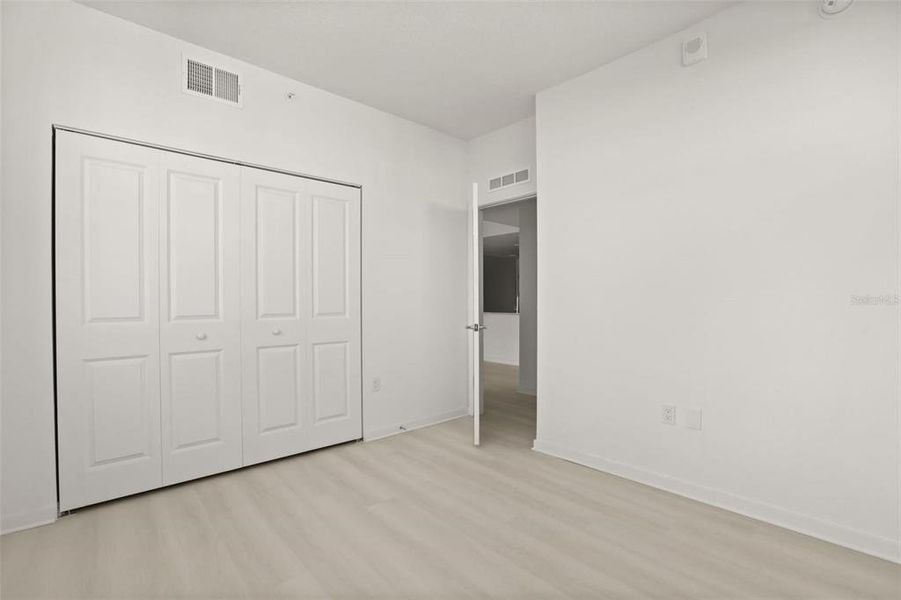 Spacious, unfurnished interior of a new home in , Orlando (Image 42).
