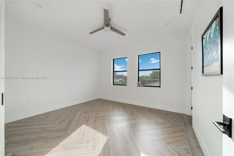 Spacious, unfurnished interior of a new home in , Fort Lauderdale (Image 49).
