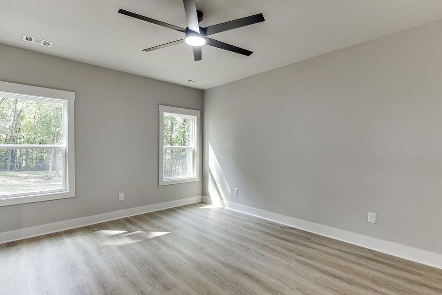 Spacious, unfurnished interior of a new home in , Jefferson (Image 28).