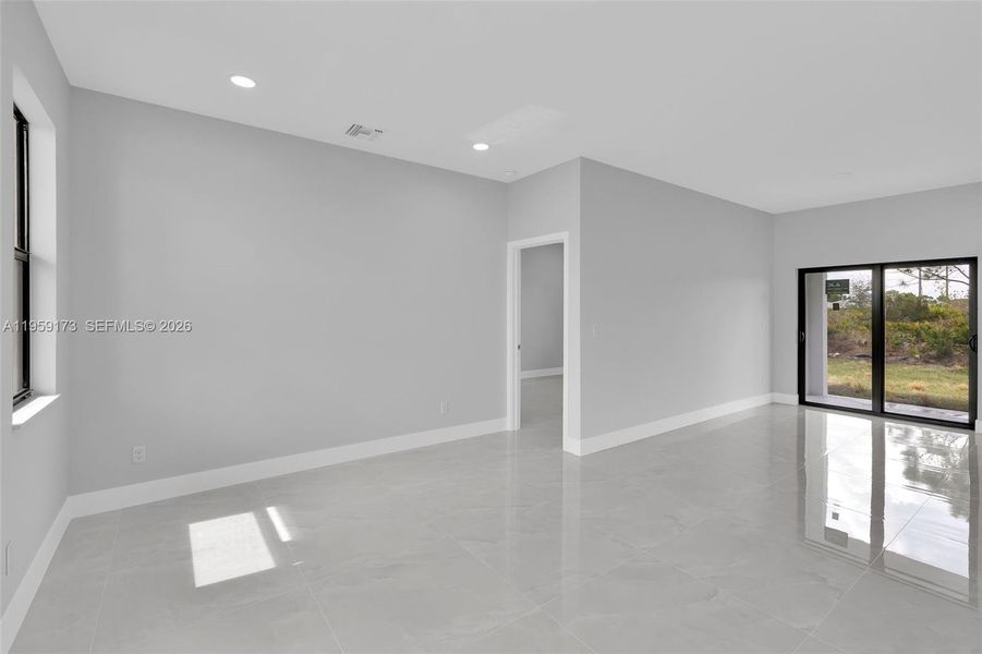 Spacious, unfurnished interior of a new home in , Lehigh Acres (Image 43).