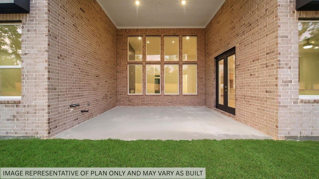 Exterior details and patio area of a home in Butlers Bend Estates, Pinehurst (Image 4).