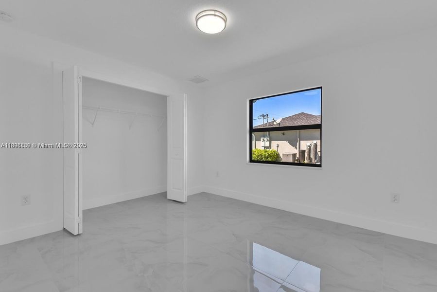 Spacious, unfurnished interior of a new home in , Lehigh Acres (Image 22).