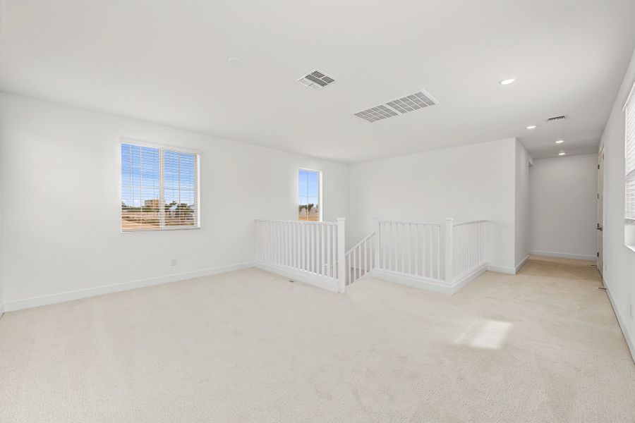 Spacious, unfurnished interior of a new home in Bella Storia, Gilbert (Image 9).