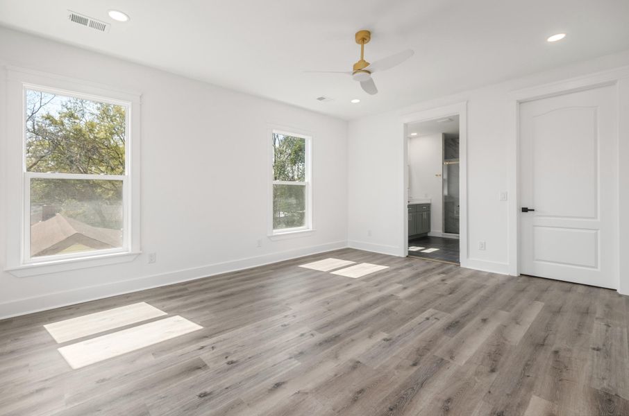 Spacious, unfurnished interior of a new home in , North Charleston (Image 32).