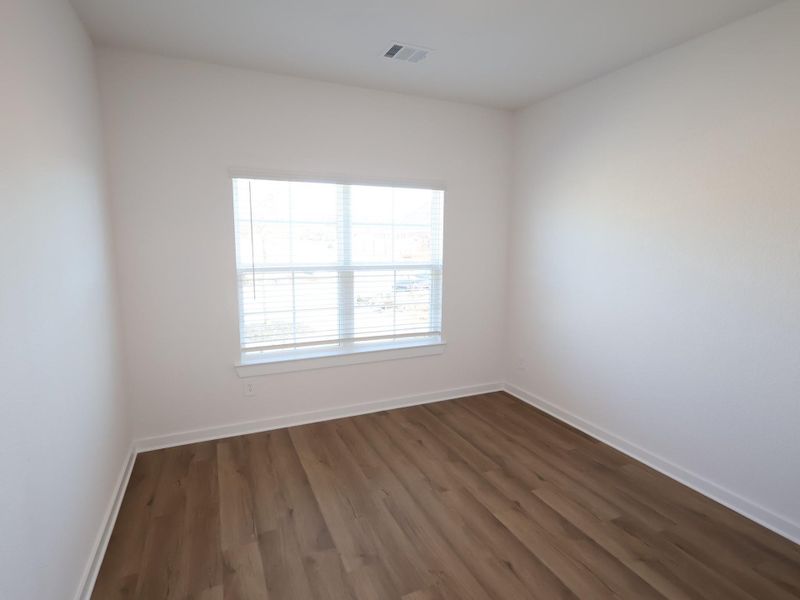Spacious, unfurnished interior of a new home in Sorella, Tomball (Image 15).