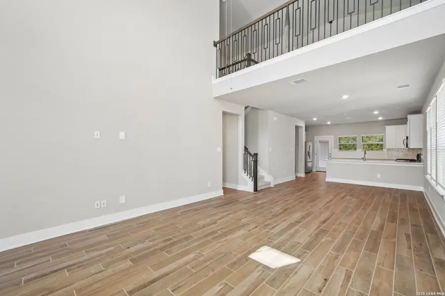 Spacious, unfurnished interior of a new home in Comanche Ridge, San Antonio (Image 29).