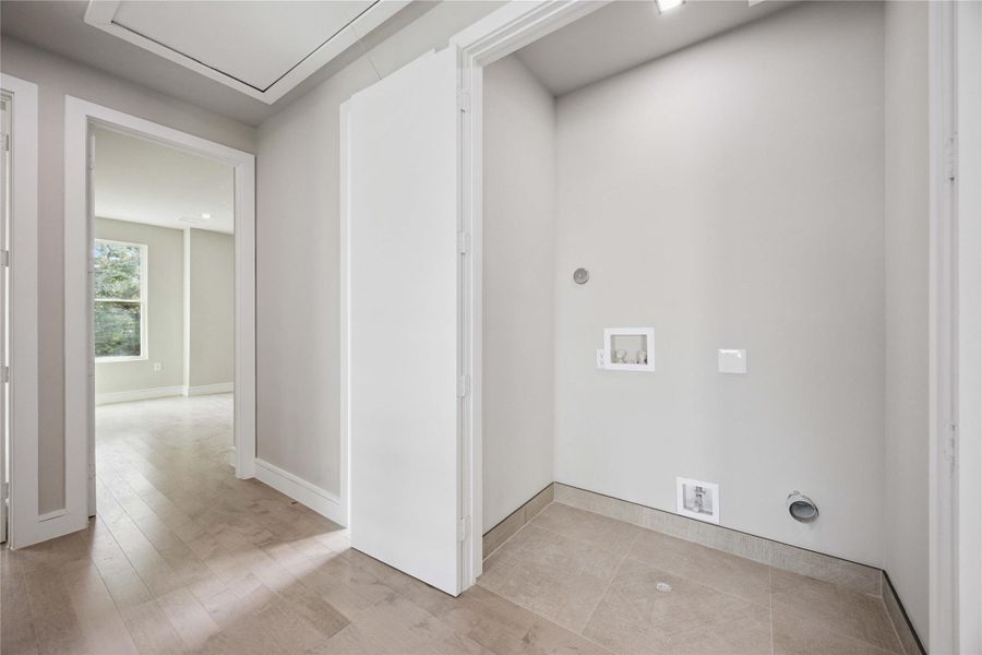 Spacious, unfurnished interior of a new home in , Houston (Image 20).