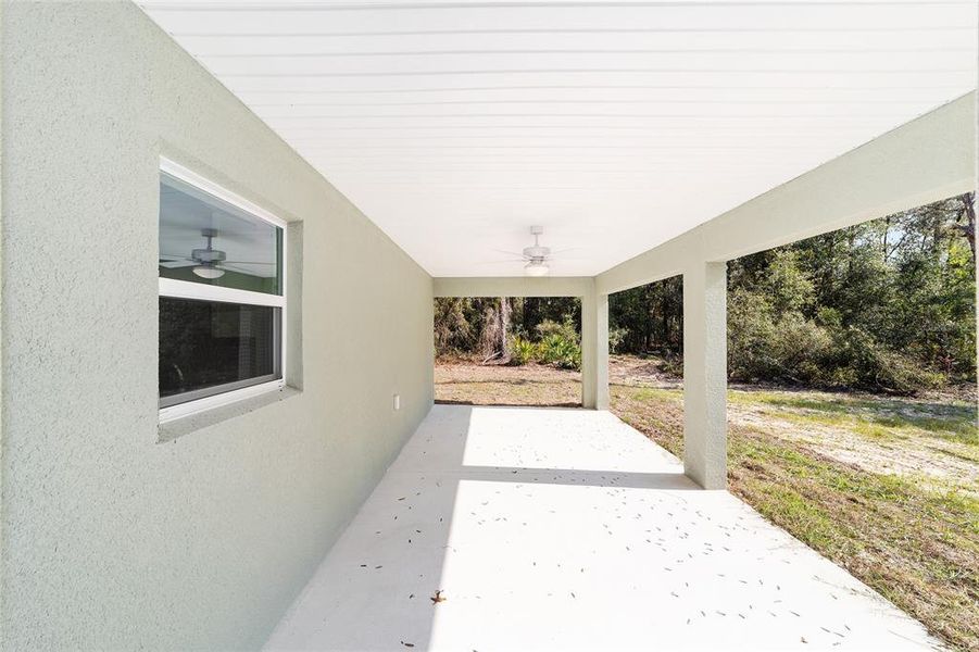 Exterior details and patio area of a home in , Dunnellon (Image 19).