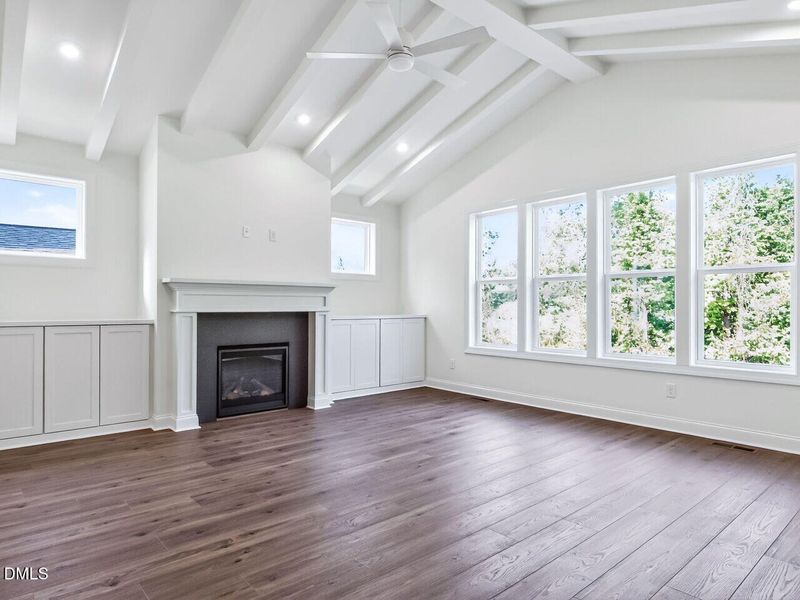 008-1280x960-living-room