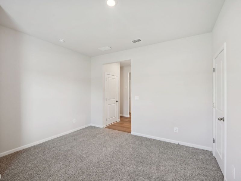 Spacious, unfurnished interior of a new home in Martin Springs - Estate Series, Lawrenceville (Image 32).