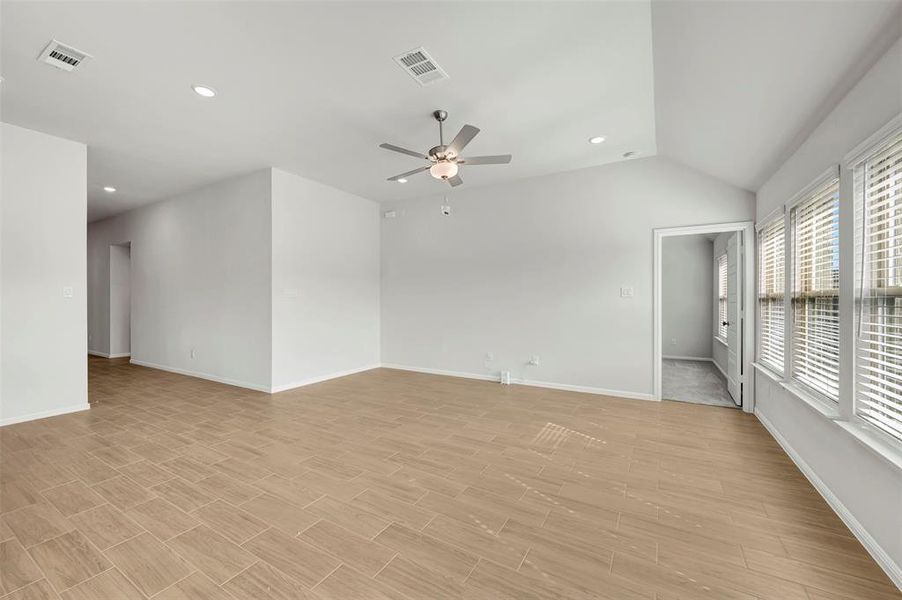 Spacious, unfurnished interior of a new home in Elevon, Lavon (Image 27).