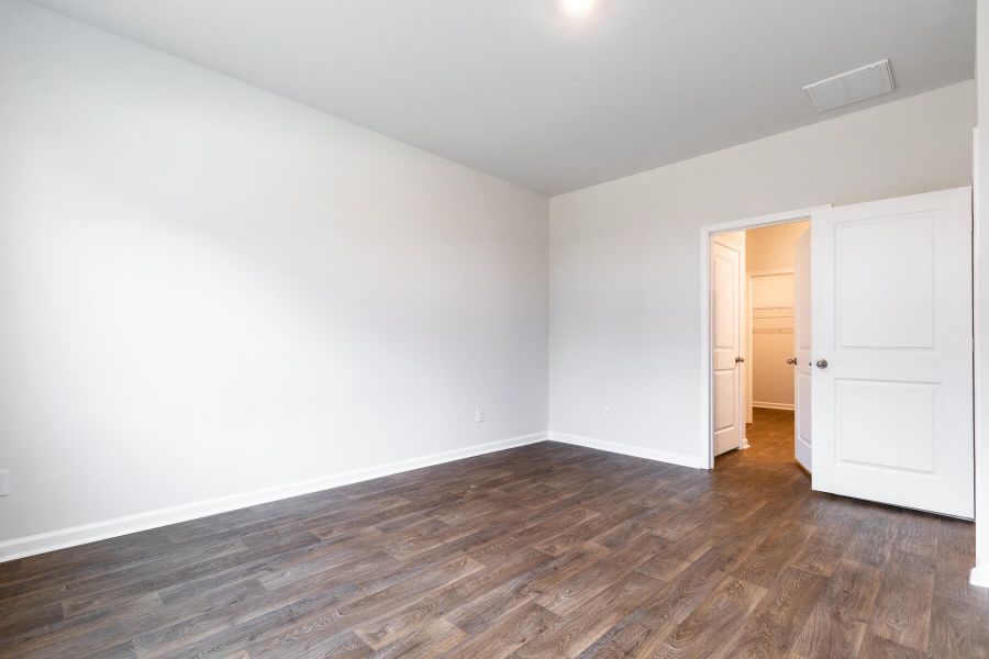 Spacious, unfurnished interior of a new home in , Summerville (Image 24).