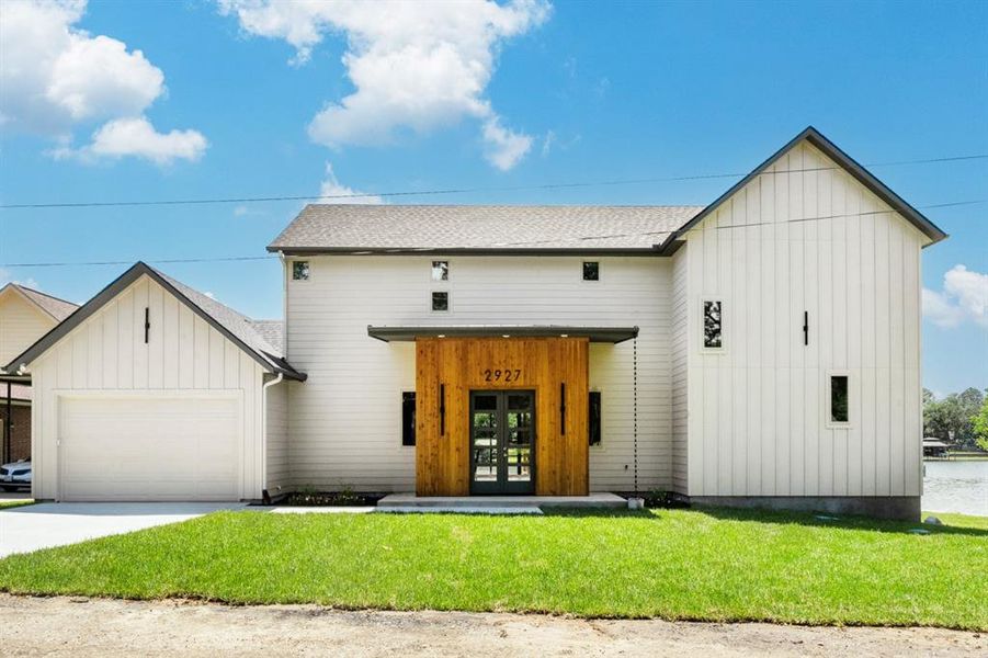 Exterior details and patio area of a home in , Malakoff (Image 24).