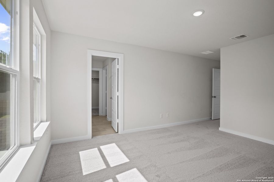 Spacious, unfurnished interior of a new home in Rosemont Hill, San Antonio (Image 27). Spacious, unfurnished interior of a new home in Rosemont Hill, San Antonio (Image 27).