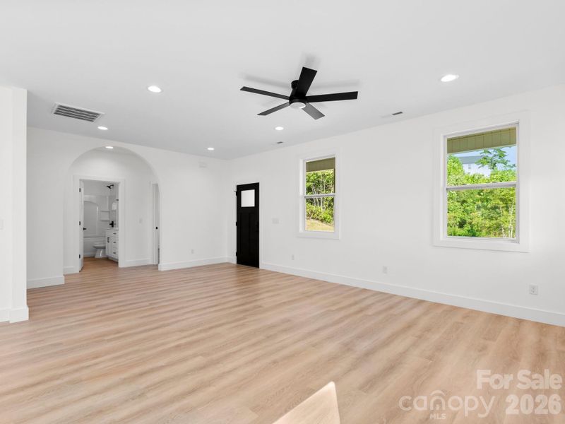Spacious, unfurnished interior of a new home in , Old Fort (Image 11).