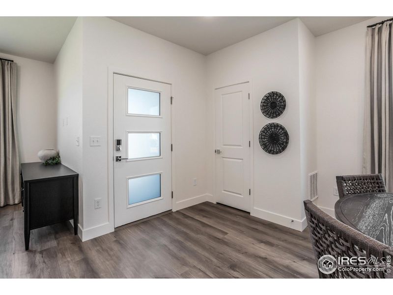 EXAMPLE PHOTO: ENTRYWAY