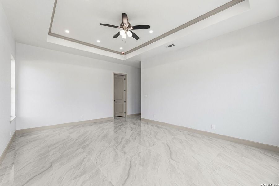 Spacious, unfurnished interior of a new home in , Selma (Image 30).