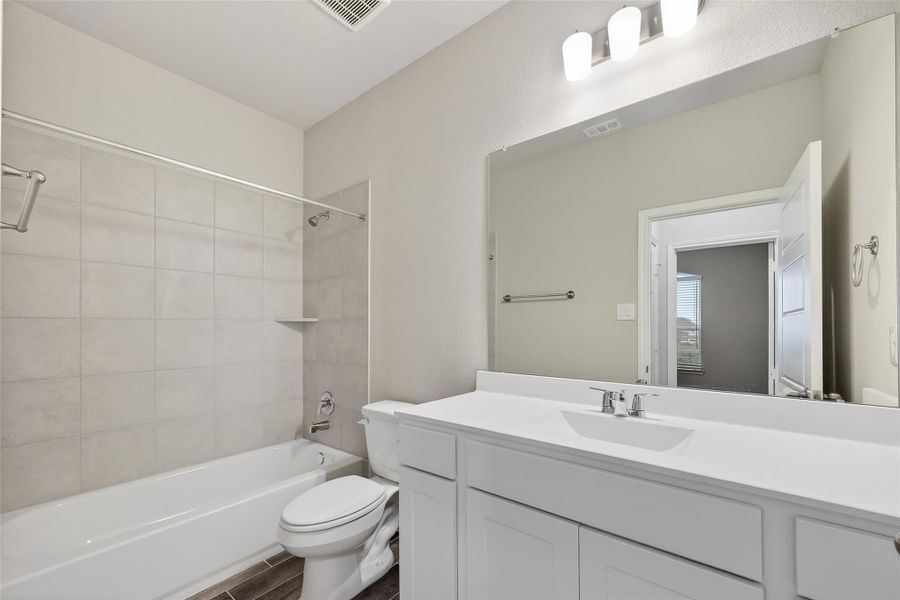 Furnished interior view inside a new home in Rollingbrook Estates, Baytown (Image 20).