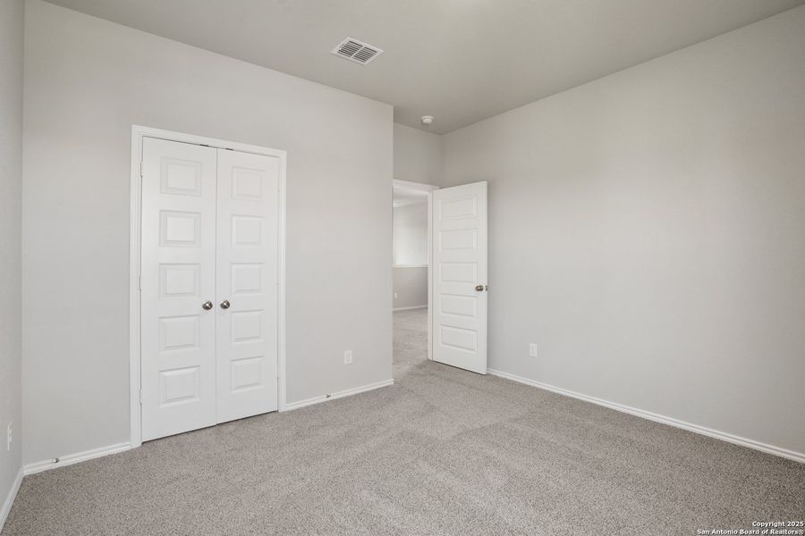 Spacious, unfurnished interior of a new home in Blue Ridge Ranch, San Antonio (Image 18).